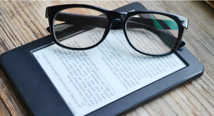 Early versions of Kindle do not emit blue light.